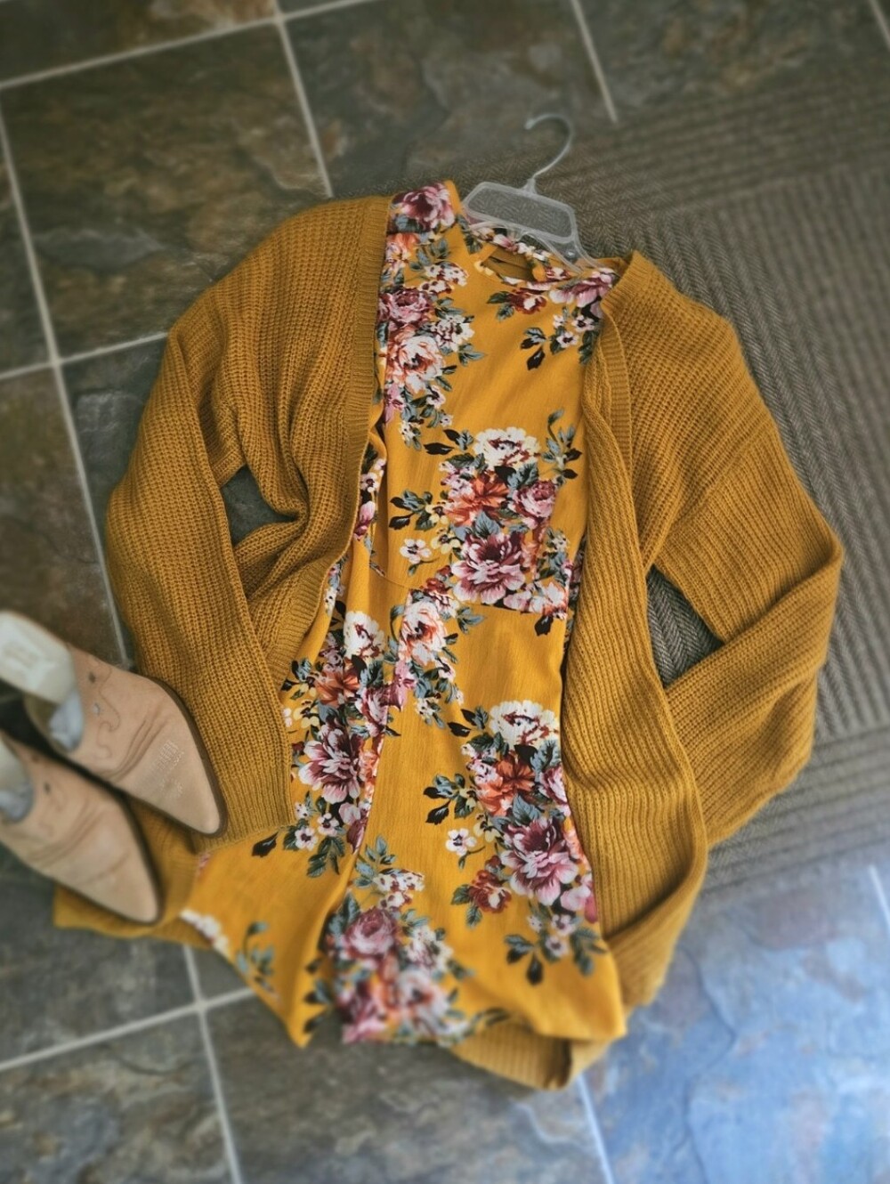 LIKE NEW!! Floral Romper - Picture 2 of 4